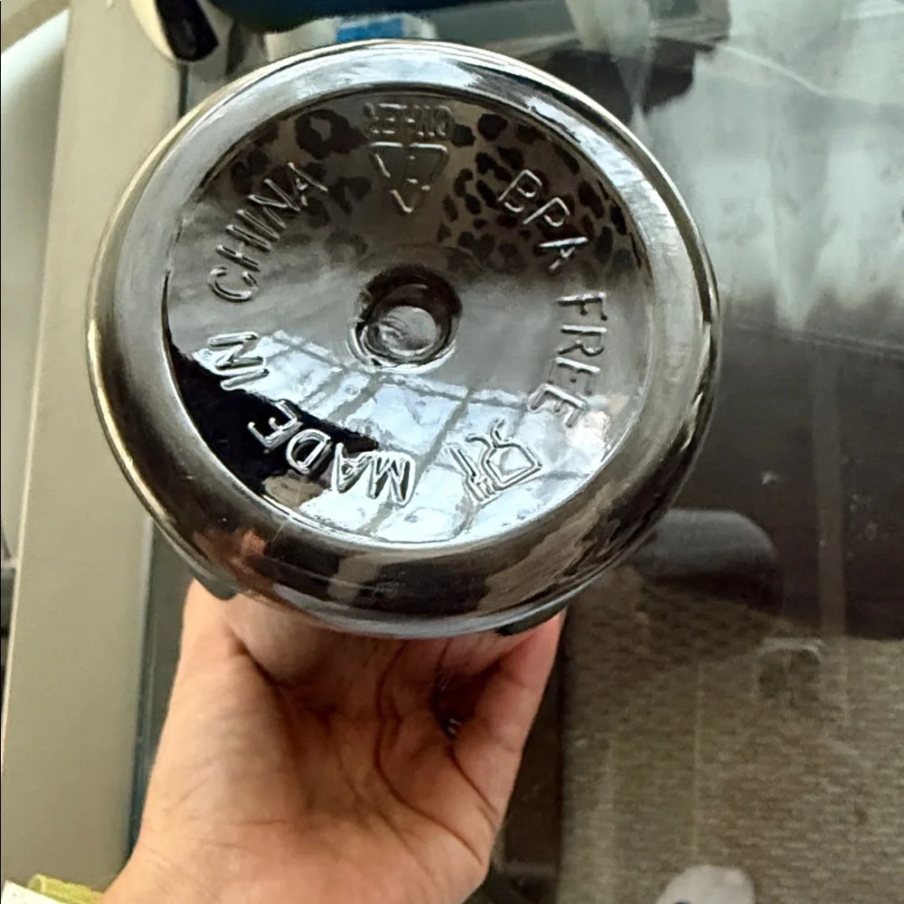 Vs Victoria’s Secret plastic leopard cheetah animal print water bottle - Picture 4 of 9